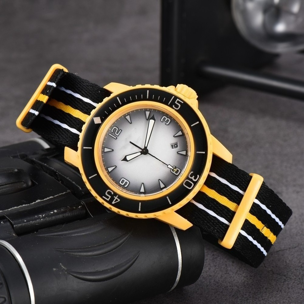 2026 New Men's Exhibition Case - Office Tech Outfits 리뷰 및 가격