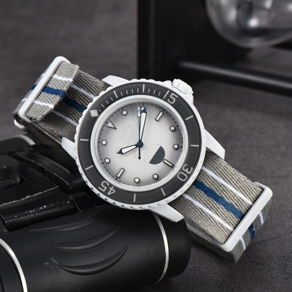 2026 New Men's Exhibition Case - Office Tech Outfits 리뷰 및 가격